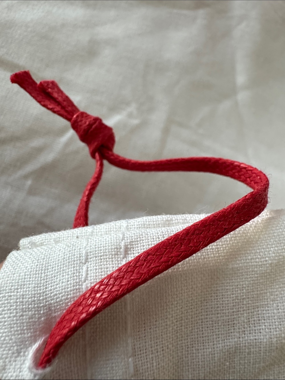 Christian Louboutin White Dust Bag with Red Logo and Drawstrings - Picture 5 of 5